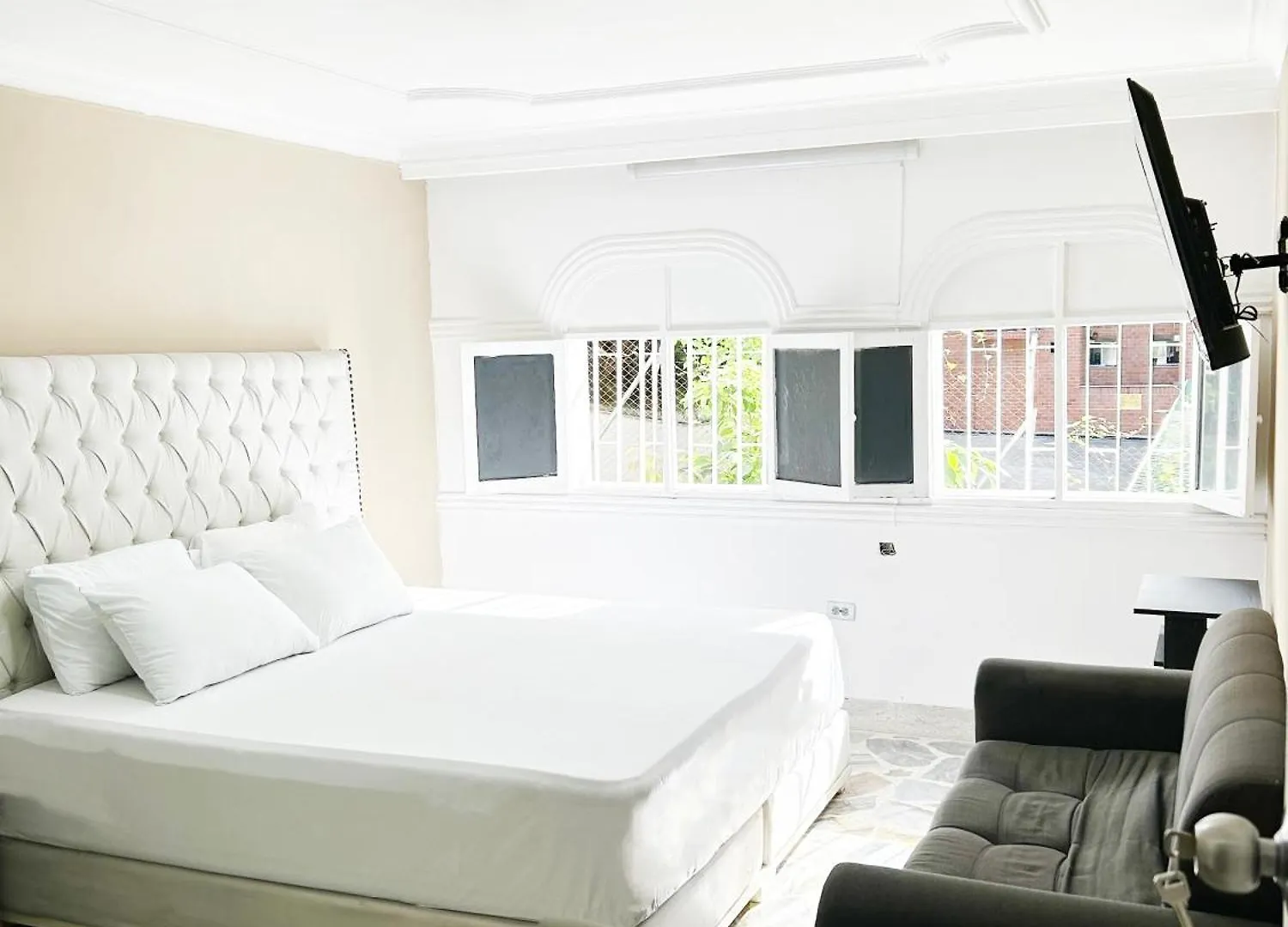 Luxury Villa At Poblado 6 Bdrm Epic Manor Medellin